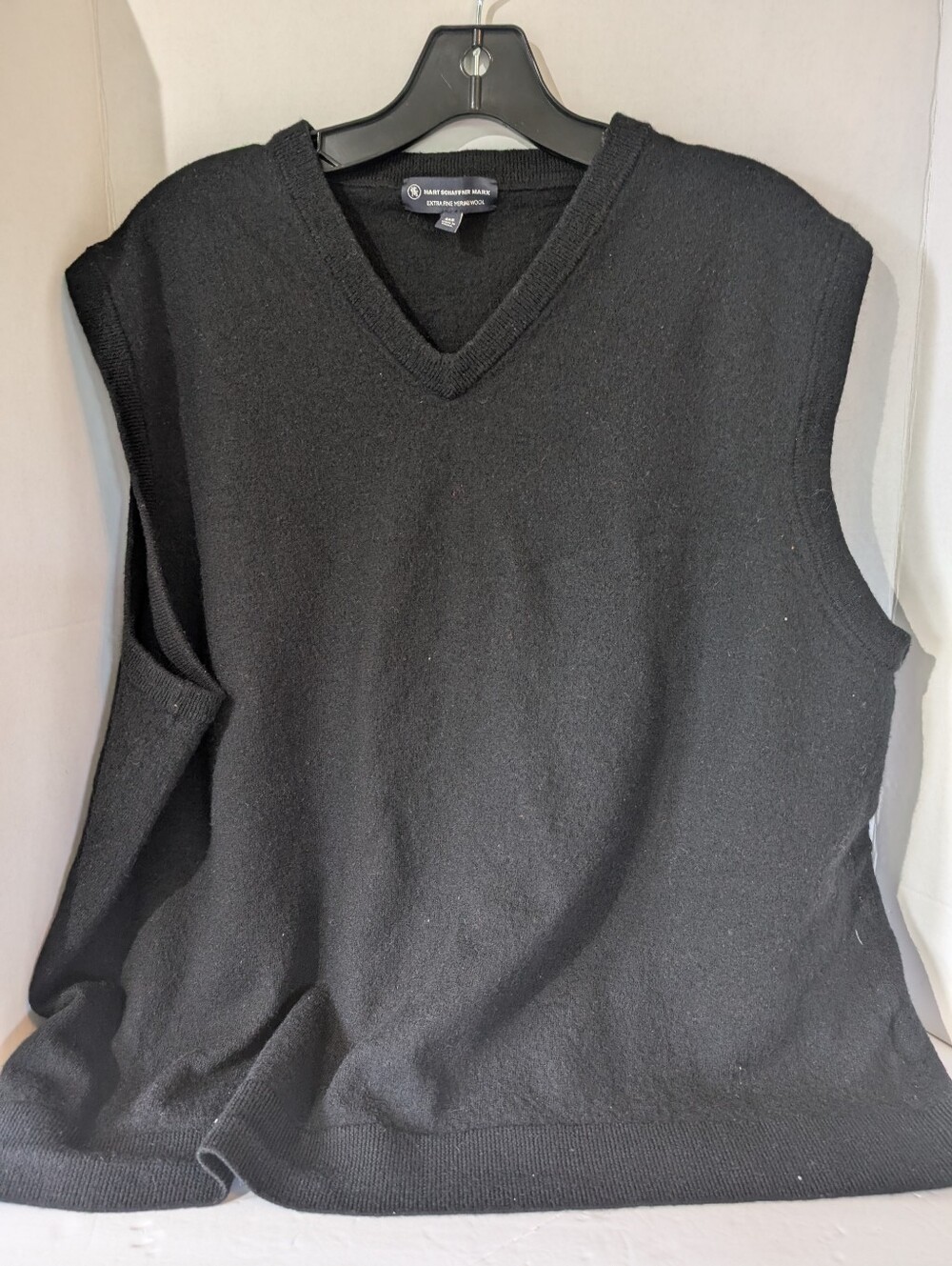 Hart schaff. Marx Black V-Neck Merino Sweater Vest- Sz4XB